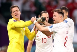 Thủ môn Szczesny thực hiện 3 pha cứu thua tuyệt đỉnh cho Ba Lan 