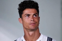 Mạng xã hội “khuyên” Ronaldo đổi kiểu tóc dựng đứng để… ghi bàn