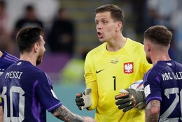 Thủ môn Ba Lan Szczesny tiết lộ "quỵt tiền cá độ 11m" với Messi