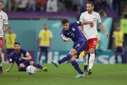 Bàn thứ hai siêu phẩm của Argentina trước Ba Lan phá kỷ lục 16 năm