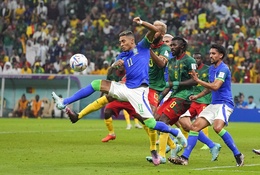 Brazil lần đầu tiên bị đội bóng châu Phi hạ gục tại World Cup