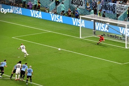 Uruguay hai lần khiến Ghana chịu ác mộng phạt đền ở World Cup 