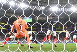 Hugo Lloris chính thức đi vào lịch sử của Pháp tại World Cup