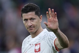 Ba Lan bị loại, Lewandowski vẫn vượt thành tích ghi bàn của Pele