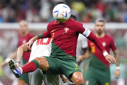 Ronaldo lại gây thêm rắc rối ở tuyển Bồ Đào Nha trước tứ kết