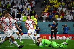 "Siêu nhân" Livakovic lập kỷ lục cứu thua đưa Croatia vào bán kết