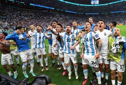 Argentina sử dụng 90% số hậu vệ để lọt vào bán kết World Cup