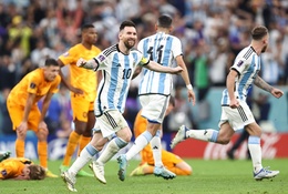 Messi khiến CĐV phát cuồng với “đường chuyền từ trên trời rơi xuống”