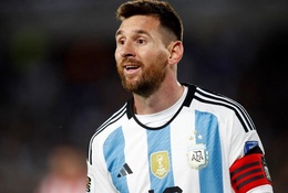 Messi 2 lần sút trúng cột dọc trong 42 phút chơi cho Argentina