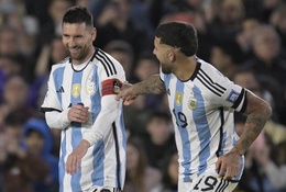 Đội hình ra sân Argentina vs Peru: Messi đá chính với Alvarez