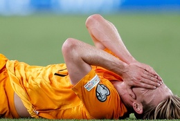 Hà Lan mất De Jong cho Euro 2024, Koeman trách Barcelona