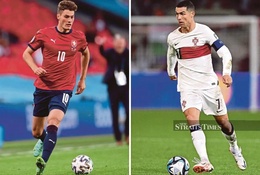 Ronaldo và Strick tái hiện cuộc đua Chiếc giày vàng EURO?