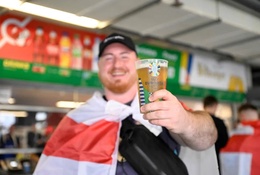 Đồng hương Ronaldo suýt "vô địch" cuộc thi bia bên lề Euro 2024