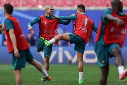 Bồ Đào Nha sẽ viết lịch sử nhờ 2 lão tướng "già nhất kỳ Euro trẻ nhất"