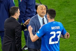 Italia vs Tây Ban Nha: "Người Ý phải biết hy sinh những bộ Armani đắt tiền để thắng trận"