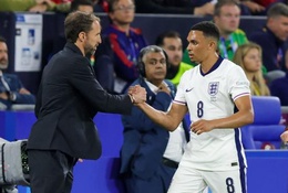 Tiền vệ Anh bị ví phải "trông đứa trẻ" Trent Alexander-Arnold do Gareth Southgate tạo ra