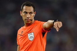 Cả một tổ trọng tài bị mất việc tại EURO và bị UEFA điều tra