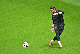 Từng khiến Italia cay đắng mất vé dự World Cup, thủ môn Thụy Sỹ có động thái bất ngờ