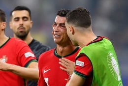 Nhìn thẳng vào sự thật, truyền thông Bồ Đào Nha yêu cầu Ronaldo lên ghế dự bị