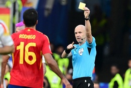 Anthony Taylor: Tâm điểm tranh cãi không chỉ với người Đức