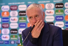 HLV Didier Deschamps "đuổi khán giả", kiên quyết bảo vệ Mbappe dù thông số đáng buồn