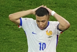 Mbappe cạn hy vọng giành Quả bóng Vàng, bị mỉa mai so sánh với Ronaldo, Messi