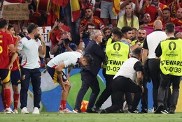 Morata gặp chấn thương "từ trên trời rơi xuống", lo ngại cơ hội đá chung kết