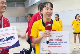 "Đội trưởng đứt dây chằng gối" dẫn dắt bóng ném nữ Việt Nam hạ Thái Lan giành HCV SEA Games 33