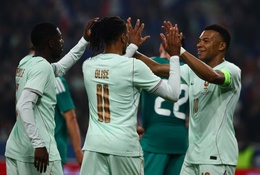 Hành động của Mbappe và Olise gây xôn xao tuyển Pháp trước World Cup