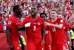 Canada chật vật phá dớp, giành điểm số đầu tiên trong lịch sử World Cup