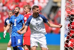 Tiền đạo Bosnia tạo nên cột mốc thống kê cực hiếm tại World Cup