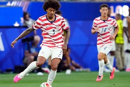Trung vệ tuyển Mỹ lập kỷ lục chuyền bóng chưa từng thấy ở World Cup