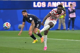 Balogun: Từ chuyến bay định mệnh đến người hùng World Cup của tuyển Mỹ