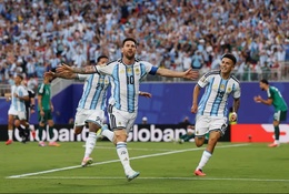 Messi bắt kịp thành tích ghi bàn của Klose trong ngày phá một loạt kỷ lục ở World Cup