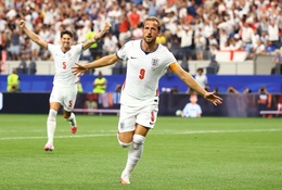 Harry Kane san bằng kỷ lục của huyền thoại Gary Lineker sau cú đúp vào lưới Croatia
