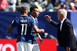 Pháp đại thắng 3-0, HLV Deschamps vẫn chưa hài lòng dù chạm cột mốc lịch sử tại World Cup