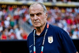 Hết hạn hợp đồng, "Gã điên" Bielsa cúi đầu nhận lỗi vì chiến dịch World Cup 2026 thất bại