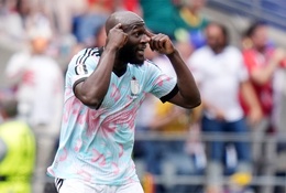 Toả sáng trước Senegal, Romelu Lukaku rơi lệ tri ân người cha qua đời cuối năm ngoái