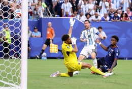 Messi vượt qua kỷ lục bàn thắng kết hợp ở vòng knock-out World Cup của Mbappe và Pele