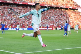 Ronaldo tỏa sáng, Bồ Đào Nha thắng ngược Croatia để đại chiến Tây Ban Nha