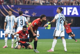 VIDEO: Yasser Ibrahim đánh đầu hiểm hóc, mở tỷ số cho Ai Cập trước Argentina