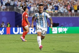 VIDEO: Lautaro Martinez đá bồi lạnh lùng, ấn định chiến thắng cho Argentina