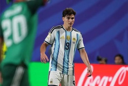 Ngôi sao Julián Alvarez bị đốt áo đấu ở CLB sau trận Argentina thắng Áo