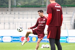 Ba Lan phấn khích chào đón "cầu thủ giỏi nhất thế giới" Lewandowski khi "tử chiến" Áo tại Euro 2024