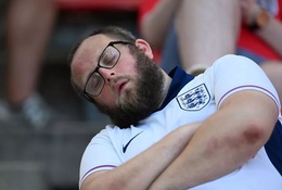 Cổ động viên Anh ngủ ngáy trong trận đấu với Slovenia đã mơ thấy Tam sư vô địch Euro 2024