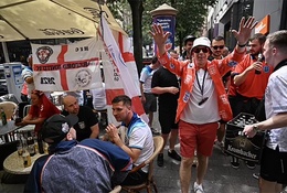 Coi chừng cổ động viên Anh đến Euro 2024 quậy nát Dusseldorf