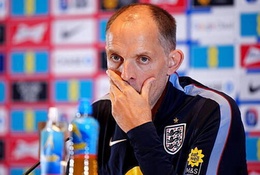 HLV Thomas Tuchel chỉ trích tuyển Anh đá bóng... tự phát