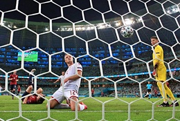 Dolberg chỉ cần 2 trận để vào top ghi bàn tại EURO cho Đan Mạch