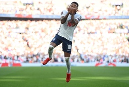 Lingard lập cú đúp cho tuyển Anh và ăn mừng theo phong cách Ronaldo