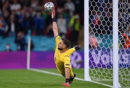 Pique phàn nàn: “Không công bằng khi Italia sút quả penalty đầu tiên”